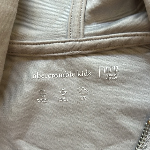 Light gray 1/2 zip front sweatshirt size 11/12 - Picture 2 of 4